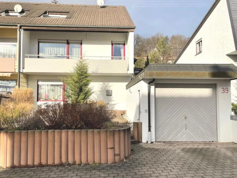 Ebersbach (Fils) - Haus kaufen in Ebersbach (Fils) - Ein Haus mit Aussicht! Attraktive Doppelhaushälfte mit ELW & Garten!