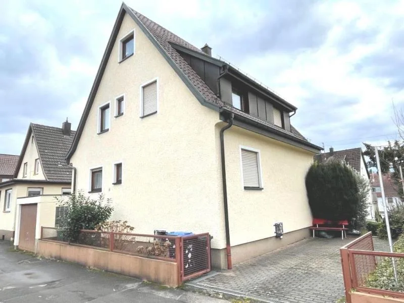 Ebersbach (Fils) - Haus kaufen in Ebersbach (Fils) - Jetzt erwerben & später beziehen! Charmantes Freistehendes Einfamilienhaus!