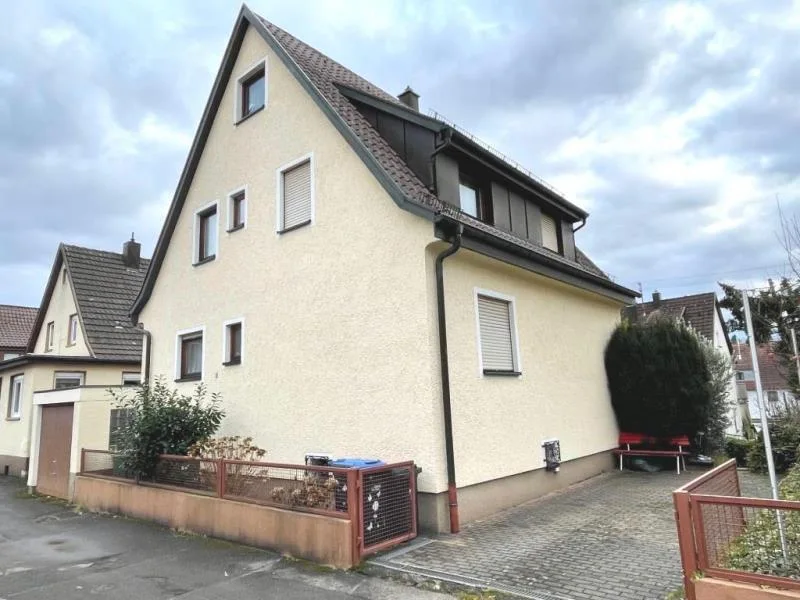 Ebersbach (Fils) - Haus kaufen in Ebersbach (Fils) - Jetzt erwerben, später beziehen! Gemütliches Einfamilienhaus mit Garten!