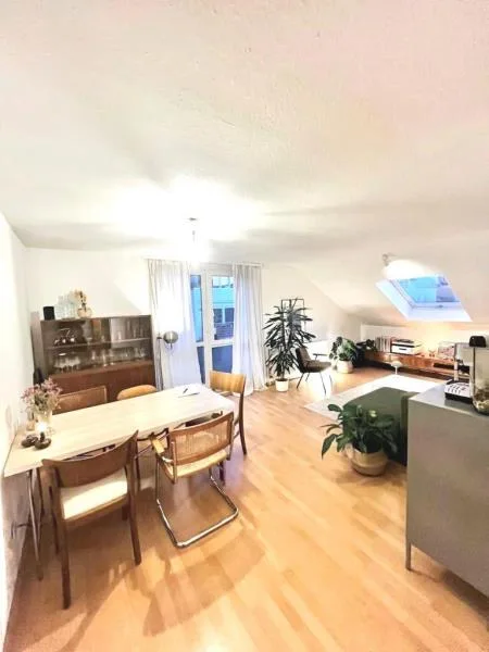 Stuttgart (Hofen) - Wohnung kaufen in Stuttgart - Kapitalanleger aufgepasst! Gemütliche 3 Zi.-Wohnung mit Loggia & TG-Stellplatz!