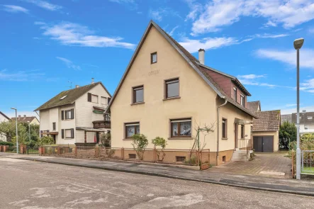 Außen - Haus kaufen in Kuppenheim - Renovierungsbedürftiges EFH mit Garten und Garage + Nebengebäude