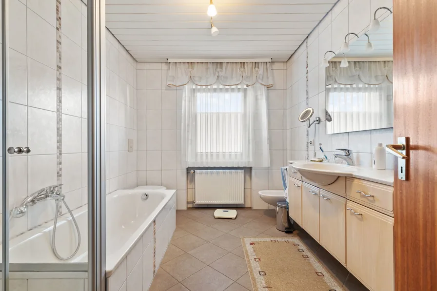 Badezimmer EG