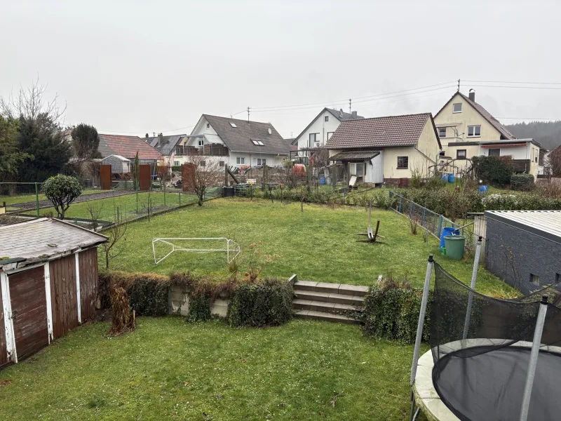 Garten - Wohnung mieten in Gaggenau / Oberweier - Mietwohnung mit Wohlfühlcharakter: Balkon, Garten und perfekte Raumaufteilung