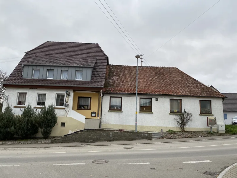 Außenansicht - Haus kaufen in Oberndorf am Neckar / Boll - Wohn- und Geschäftshaus mit Potential sucht neue Eigentümer
