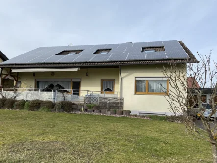 Außenansicht - Haus kaufen in Rottweil / Neukirch - !Zweifamilienhaus mit Doppelgarage und Photovoltaik Anlage!
