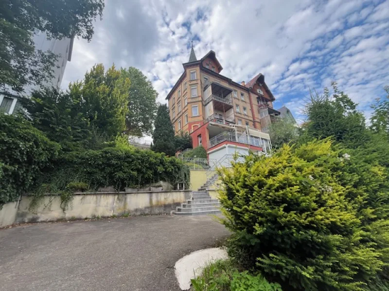 Ansicht - Haus kaufen in Rottweil - Mehrfamilienhaus in zentraler Lage mit Garten, Garage und Stellplätzen