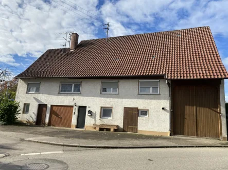 Ansicht vorne - Haus kaufen in Rosenfeld / Leidringen - Einfamilienhaus mit Scheunenteil, großem Grundstück und jeder Menge Ausbaupotential