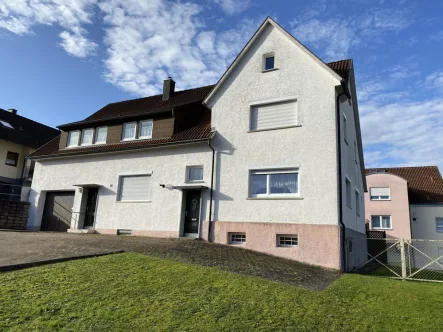 Außen - Haus kaufen in Rottweil / Göllsdorf - Freistehendes Wohnhaus mit Potenzial und großem Garten