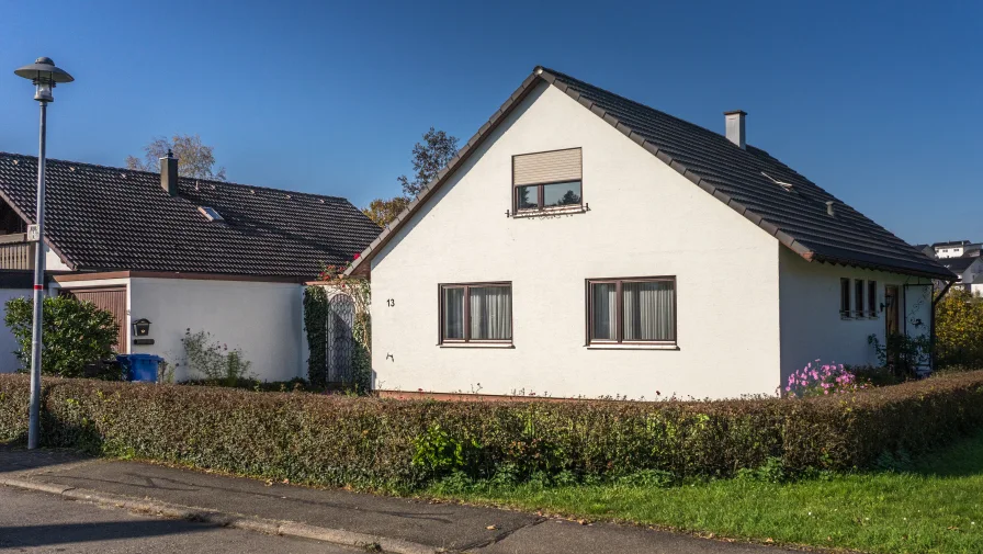 Front von der Kolpingstraße aus - Haus kaufen in Geislingen - Einfamilienhaus in ruhiger Wohnlage