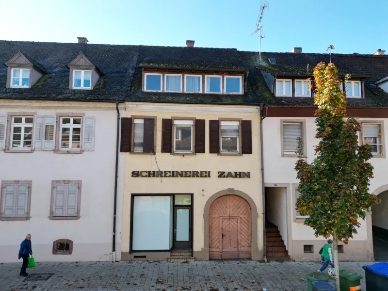 Karl-Friedrich-Strasse  - Haus kaufen in Emmendingen - Sanierungsobjekt - Loft - 2 Dachterrassen - Bauplatz