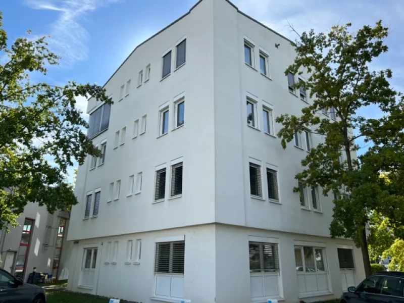 Ansicht Rückseite Gebäude - Büro/Praxis mieten in Ettlingen - 128 m² moderne und gut aufgeteilte Bürofläche in Ettlingen