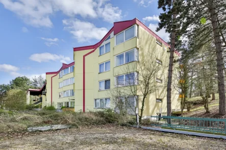 Außenansicht - Wohnung kaufen in Eisingen - ETW im Erdgeschoss mit Garage im Waldpark zu verkaufen!