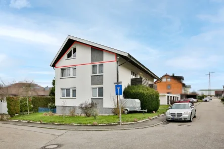 Straßenansicht - Wohnung kaufen in Keltern-Ellmendingen - Bezugsfreie Dachgeschoss-Wohnung in ruhiger Lage