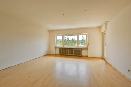Wohnzimmer  - Wohnung kaufen in Niefern-Öschelbronn - Jetzt investieren! Personen-Aufzug im Haus