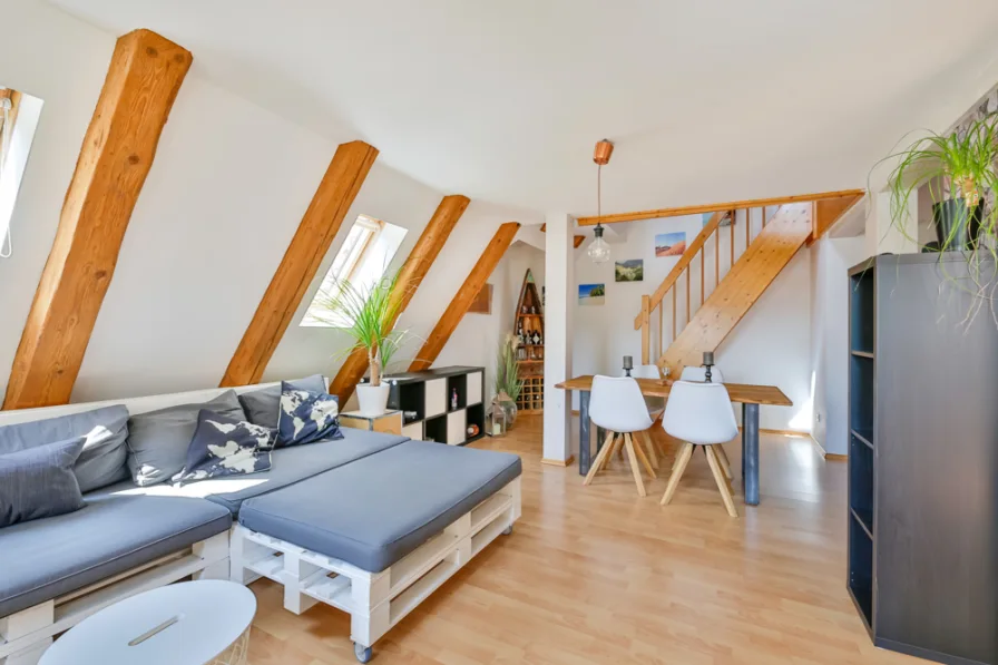 Wohnbereich - Wohnung kaufen in Wiernsheim / Iptingen - Liebhaberobjekt - Gemütliche Maisonette-Wohnung!