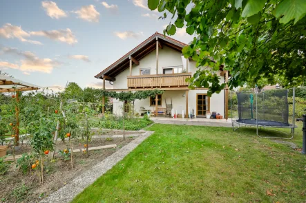 schöner Garten - Haus kaufen in Mühlacker - Imposantes 2-Familienhaus mit vielen Extras!