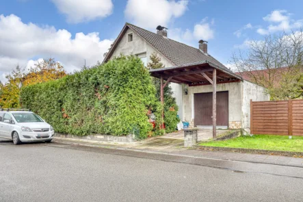 Vorderansicht - Haus kaufen in Dettenheim - Einfamilienhaus mit großem Grundstück sucht einen neuen Besitzer