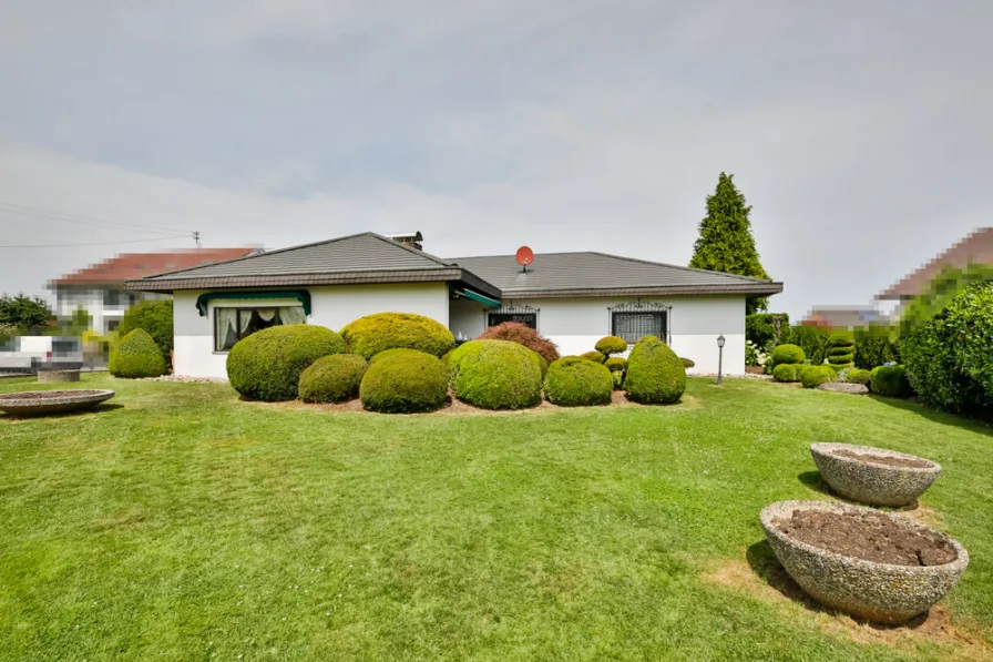 Großes Grundstück  - Haus kaufen in Neuhausen - Großzügiger Bungalow in Bestlage!