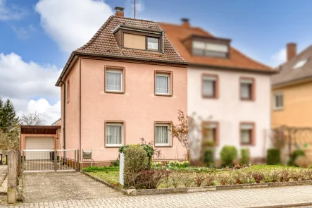 Titelbild - Haus kaufen in Karlsruhe - Familienparadies  mit großem Garten