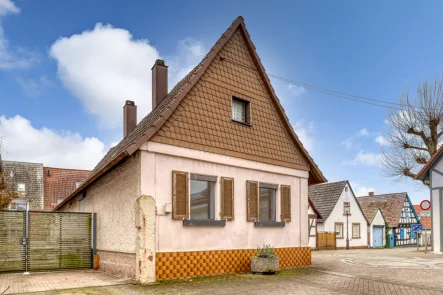 Straßenansicht - Grundstück kaufen in Eggenstein-Leopoldshafen - Abrissobjekt!Schaffen Sie sich ein neues Zuhause