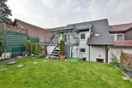 Gartenansicht - Haus kaufen in Wurmberg - Authentisches Zweifamilienhaus im Herzen von Wurmberg