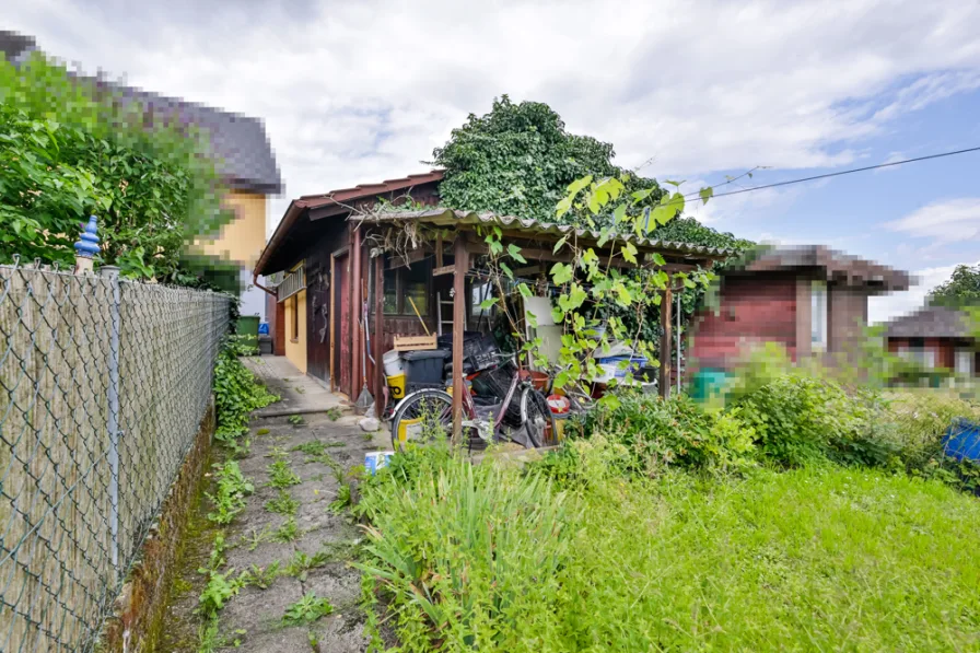 Garten mit Gartenhaus