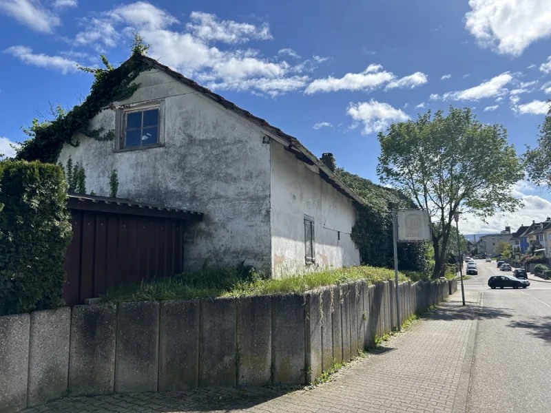 Haus - Grundstück kaufen in Pforzheim - Abriss schafft Raum für neue Wohnkonzepte