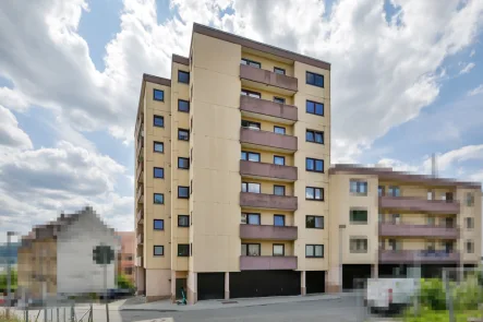 Straßenansicht - Wohnung kaufen in Pforzheim - Helle und großzügige 3,5-Zimmer-Wohnung für Jung oder Alt!