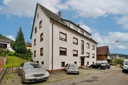 Straßenansicht - Haus kaufen in Forbach / Gausbach - Mehrfamilienhaus in Forbach. Zeit für Ihre Kapitalanlage!