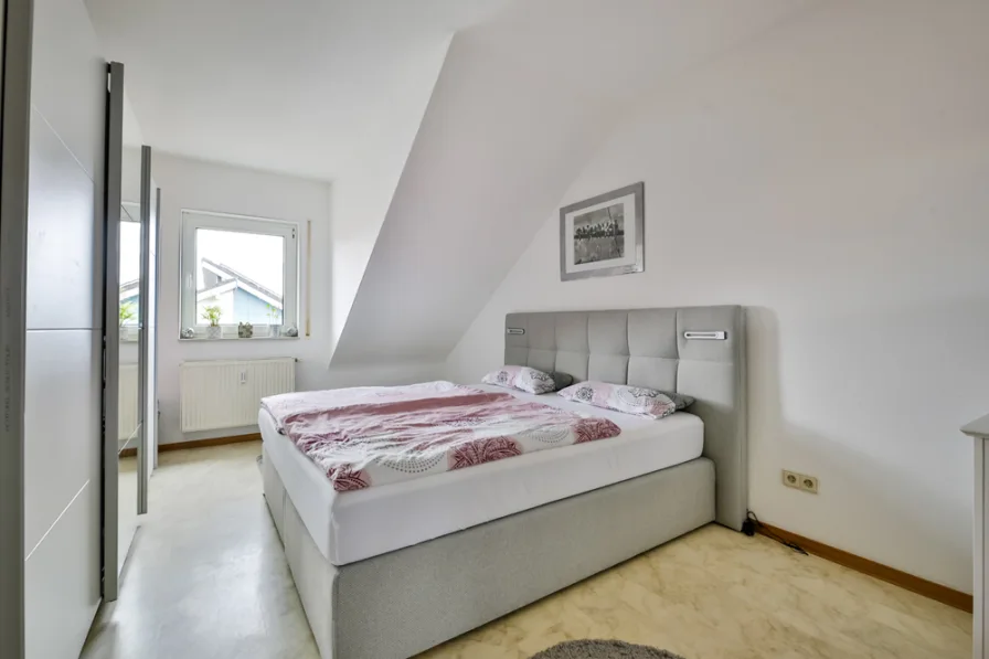 Schlafzimmer DG