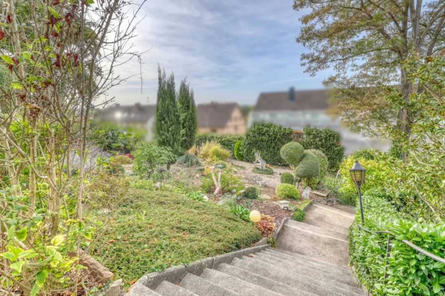 Aufgang Wohnung untere Ebene und Garten