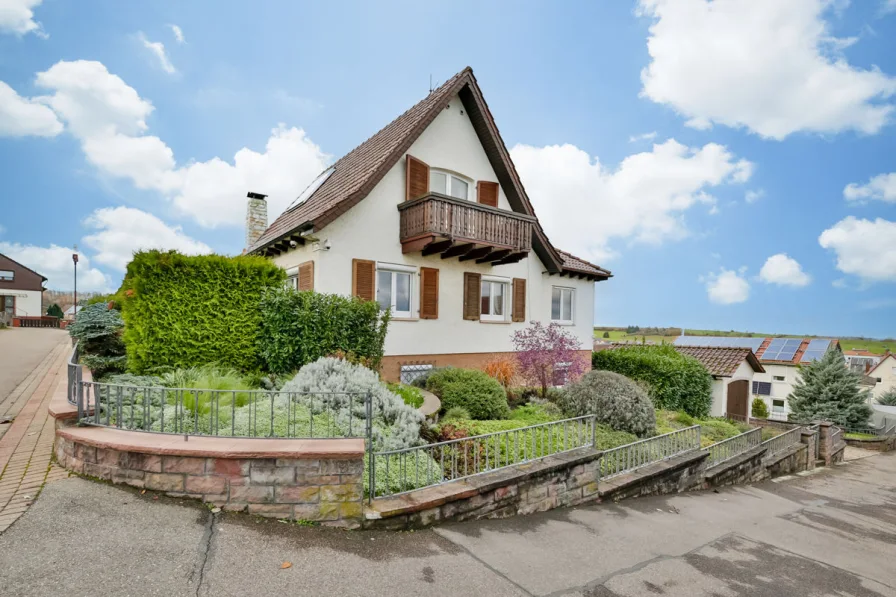 Ihre neue Adresse?  - Haus kaufen in Wiernsheim - Gartenliebhaber aufgepasst. Stilvolles Wohnhaus mit großem Grundstück!