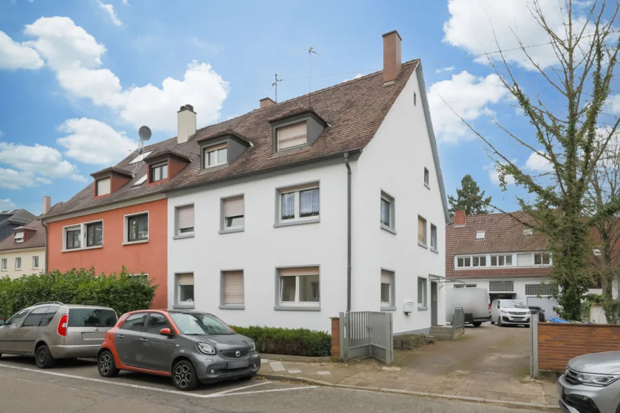 Straßenansicht - Haus kaufen in Karlsruhe / Rintheim - Gepflegtes Mehrfamilienhaus mit 4 Einheiten – Vollvermietet und attraktiv gelegen