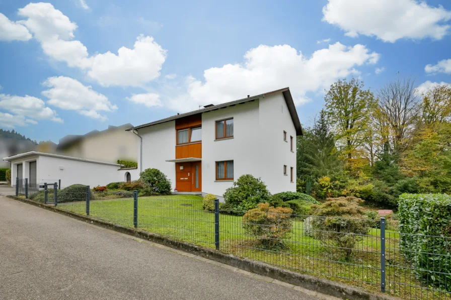 Straßenansicht - Haus kaufen in Baden-Baden - Der wichtigste Ort der Welt - Ihr neues Zuhause