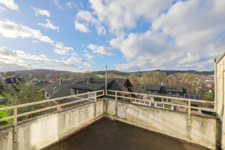 Balkon OG - Haus kaufen in Remchingen-Nöttingen - Familienfreundliches Reihenendhaus mit ELW und schönem Ausblick über Nöttingen