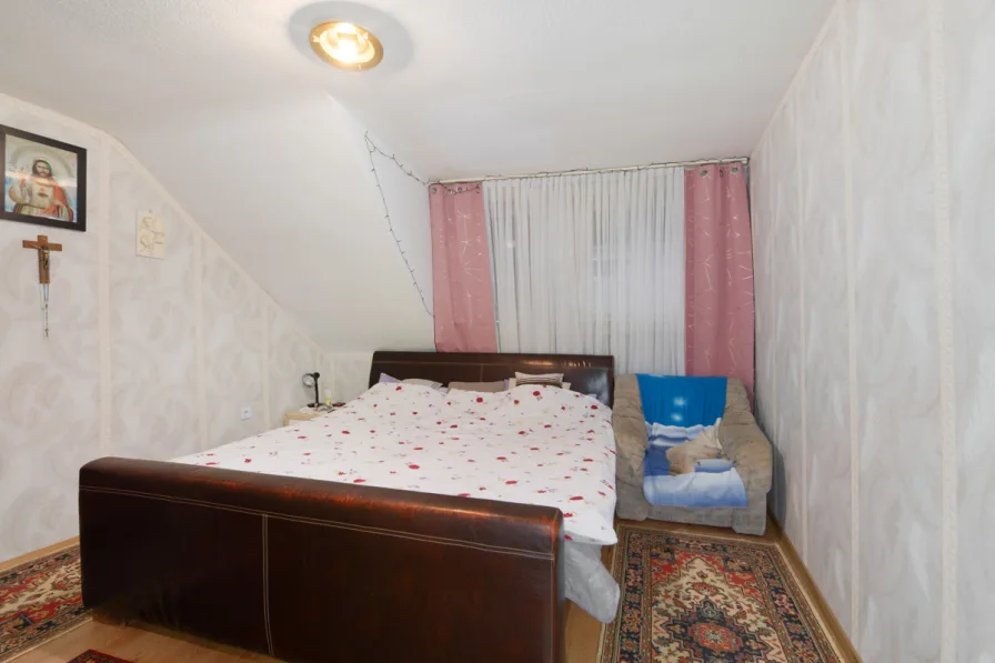 Schlafzimmer DG