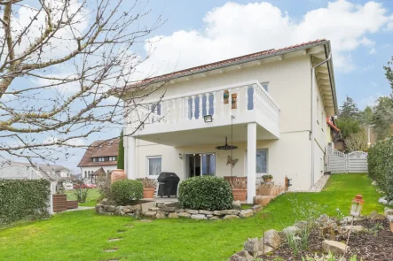 Rückansicht - Haus kaufen in Keltern / Niebelsbach - Neuwertiges Einfamilienhaus - top Energetik!