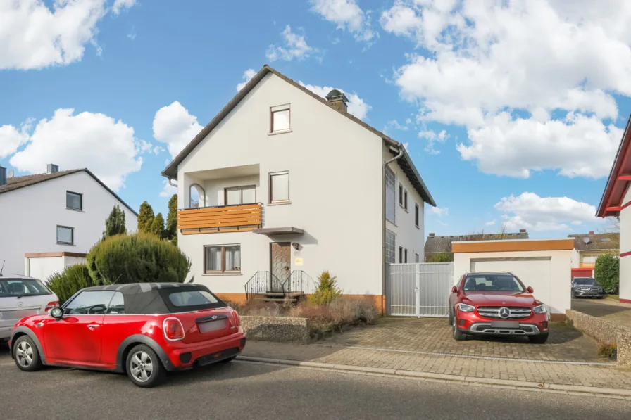 Straßenansicht - Haus kaufen in Kandel - Ein Haus mit Zukunft – Ihr Traum vom Mehrgenerationenwohnen wartet auf neues Leben!