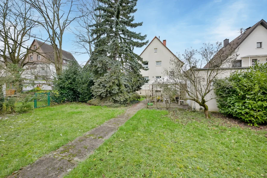 Garten - Haus kaufen in Karlsruhe - Freistehendes Stadtjuwel mit Potenzial!