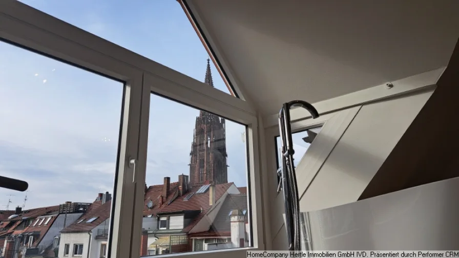 Blick aufs Münster von Badewanne im Schlafzimmer