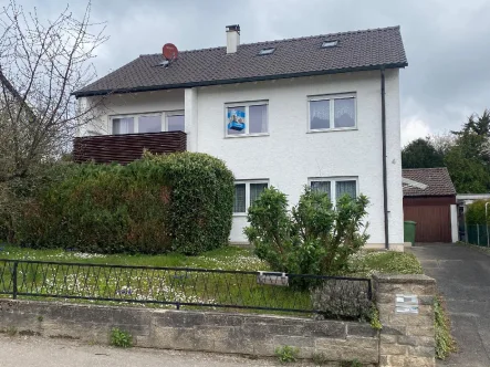 . - Haus kaufen in Sachsenheim - Zweifamilienhaus mit Dachstudio