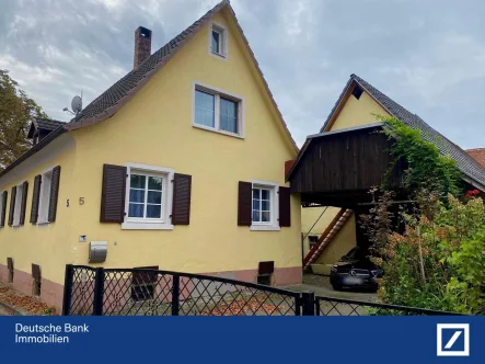 Hausansicht  - Haus kaufen in Müllheim - Familienfreundliches Wohnen: Haus mit großer Scheune