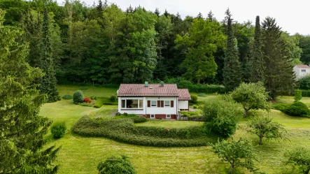 Titelbild - Haus kaufen in Blaustein / Arnegg - "TRAUMHAFTES REFUGIUM: 4.904M² GRUND MIT EINFAMILIENHAUS UND DOPPELGARAGE!"