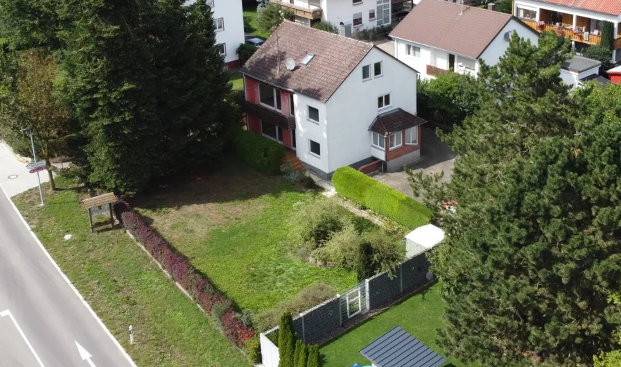 Außenansicht - Haus kaufen in Bernstadt - VIELSEITIGES DREIFAMILIENHAUS MIT WEITEM GARTENZAUBER IN BERNSTADT