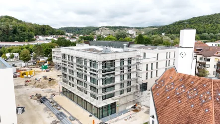 Außenansicht - Zinshaus/Renditeobjekt kaufen in Blaustein - KAPITALANLAGE - 8 Wohnungen I 1 Gewerbe I 10 TG-Stellplätze