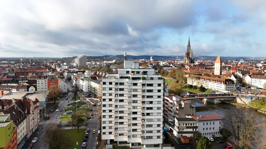 Lage - Wohnung kaufen in Neu-Ulm - KAPITALANLAGE: ZENTRALE 3-ZIMMER WOHNUNG IM 2. OG IN NEU-ULM