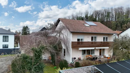 Frontansicht 1 - Haus kaufen in Illertissen - HAUS MIT VIEL RAUM UND GROSSEM GRUNDSTÜCK IN ILLERTISSEN