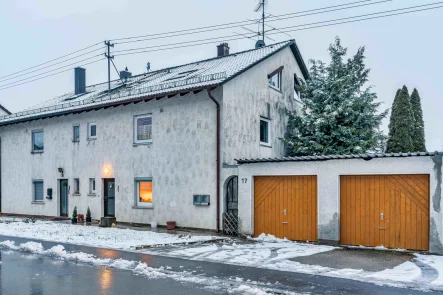 Außenansicht - Haus kaufen in Lonsee - DIE PERFEKTE DOPPELHAUSHÄLFTE FÜR FAMILIEN IN LONSEE!