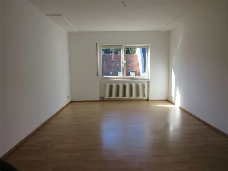 Wohn- und Essbereich (oben) - Wohnung kaufen in Baden-Baden - Interessante 2-Zimmer-Maisonette-Wohnung inkl. TG-Stellplatz!