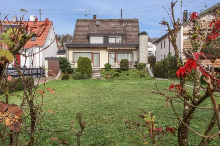 Straßenansicht - Haus kaufen in Schwäbisch Gmünd - ZWEIFAMILIENHAUS IN BELIEBTER WOHNLAGE